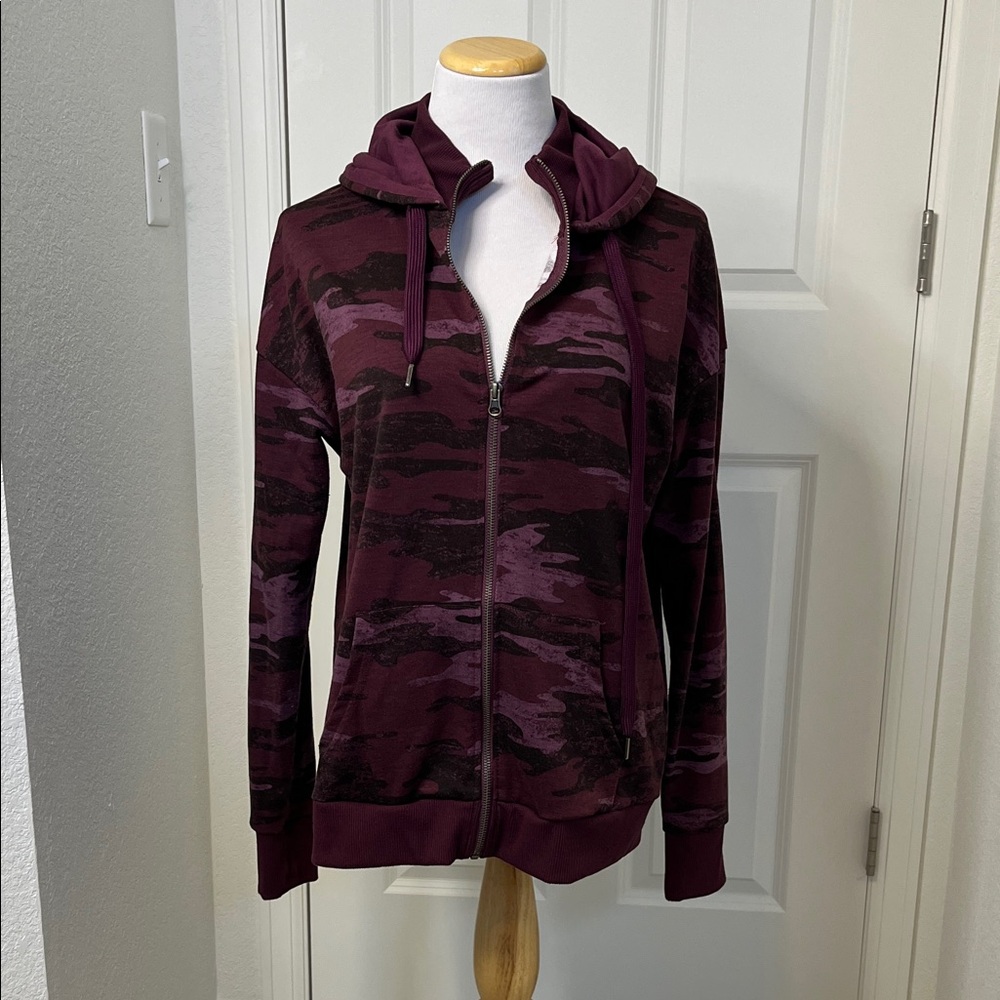 LuLaRoe Bethany Burgundy Camo Zip Front Hoodie Large